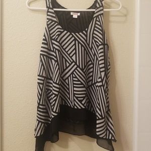 Black & White flowy razerback blouse tank